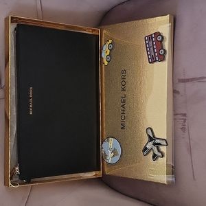 Ready set go wrist travel clutch